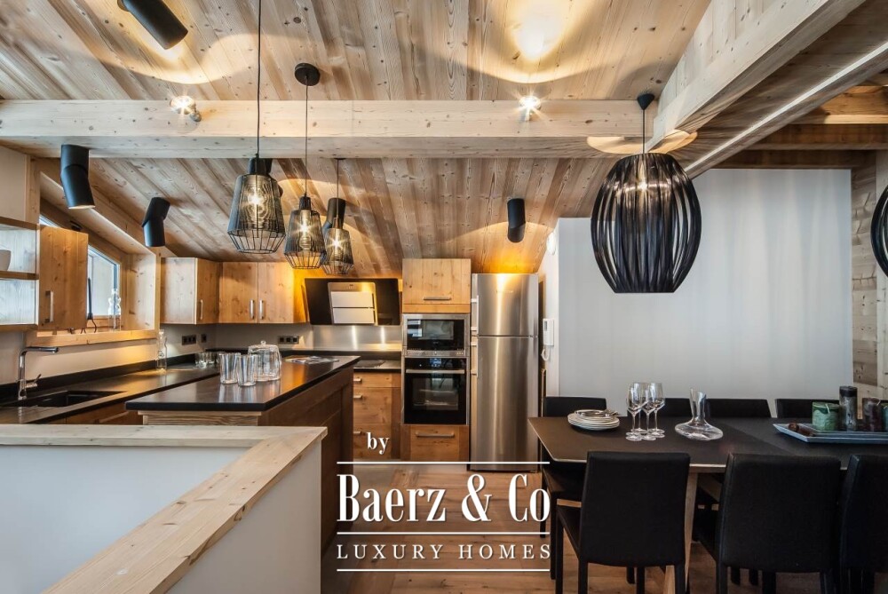 Exceptional half chalet image