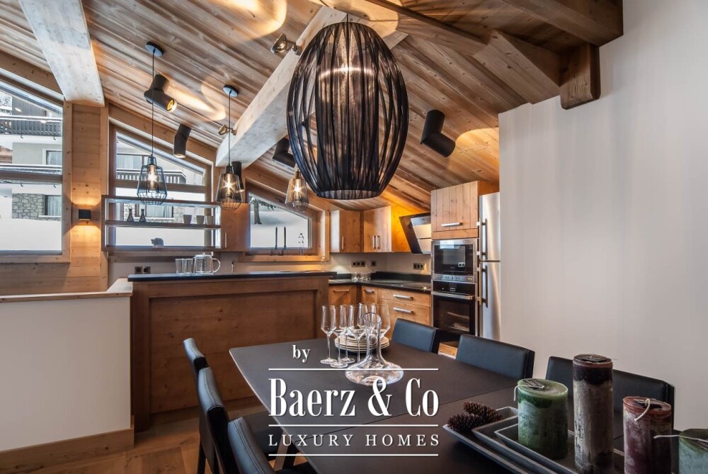 Exceptional half chalet image