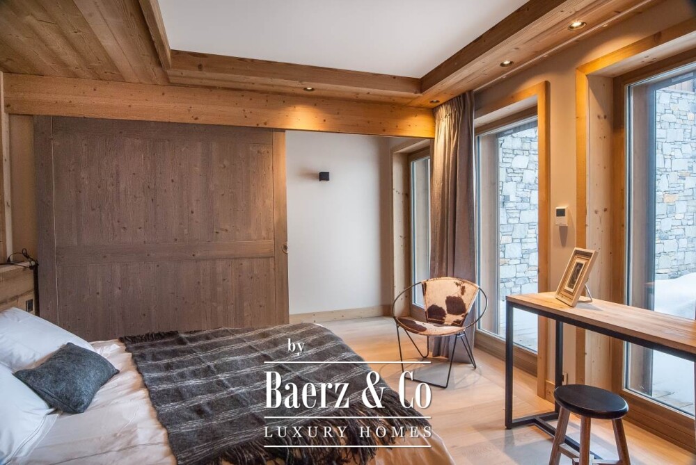 Exceptional half chalet image