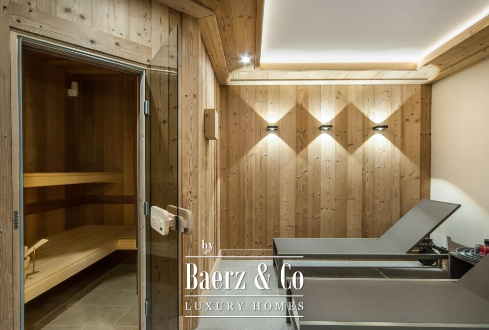 Exceptional half chalet image