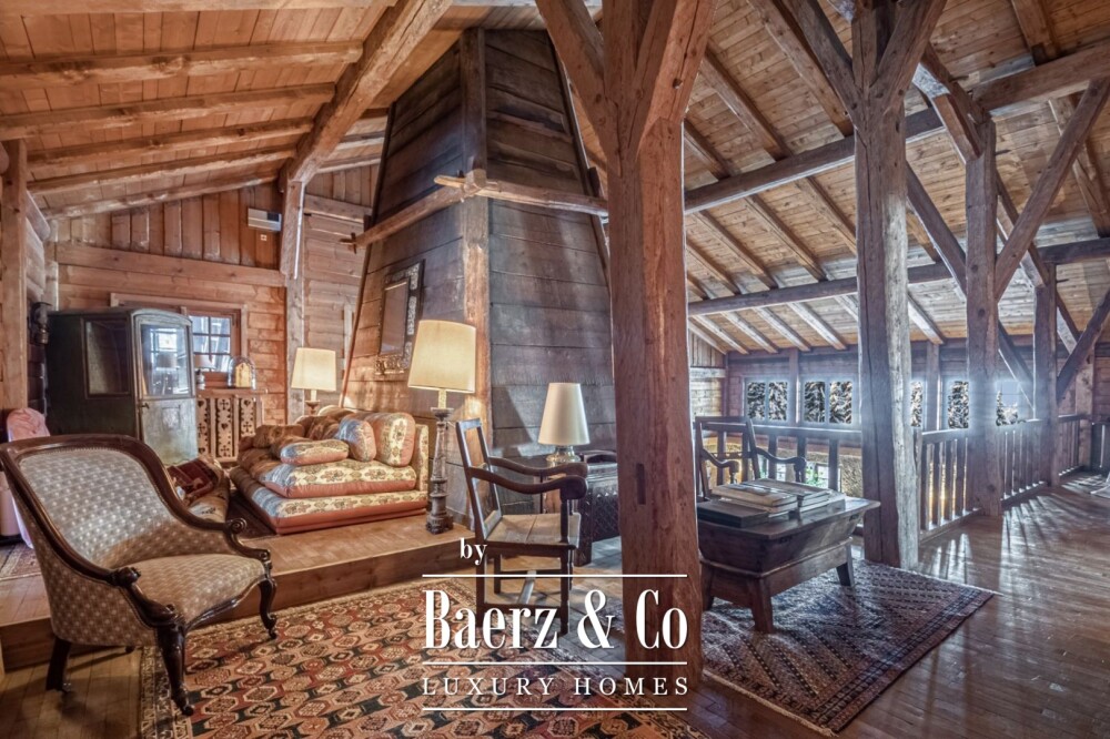 Historic farmhouse 6 bedrooms image
