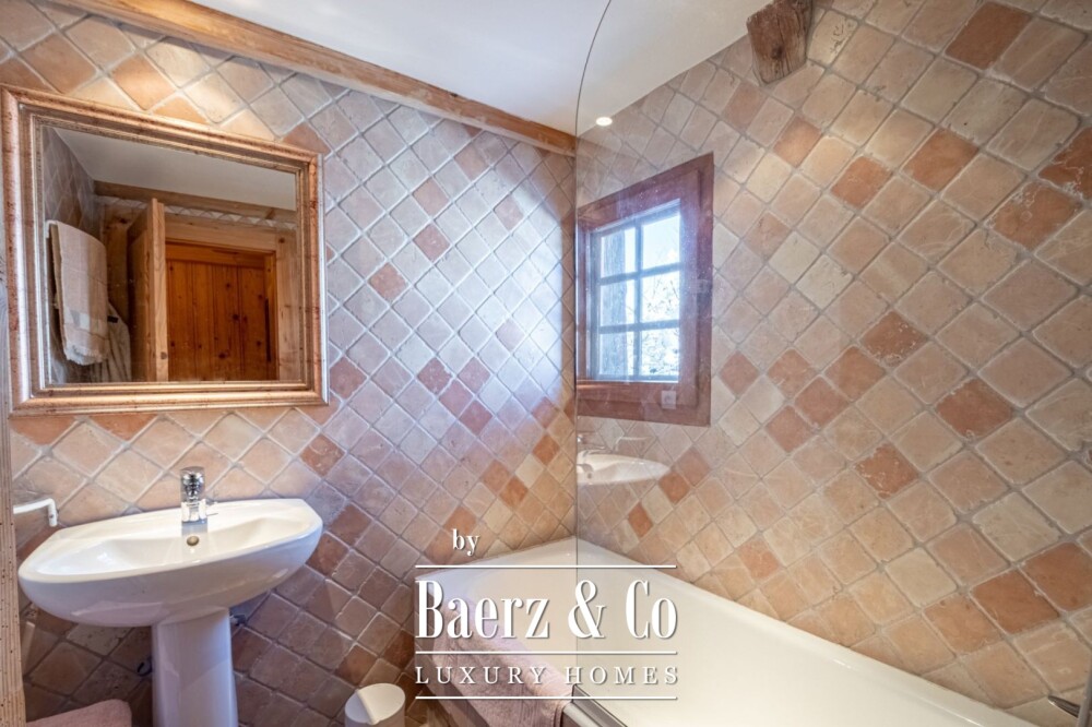 Historic farmhouse 6 bedrooms image