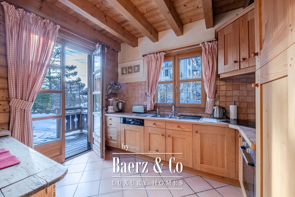 6-BEDROOM CHALET - IN THE HEART OF THE TINES VILLAGE image