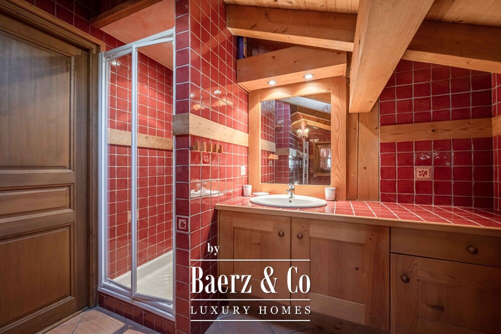 6-BEDROOM CHALET - IN THE HEART OF THE TINES VILLAGE image