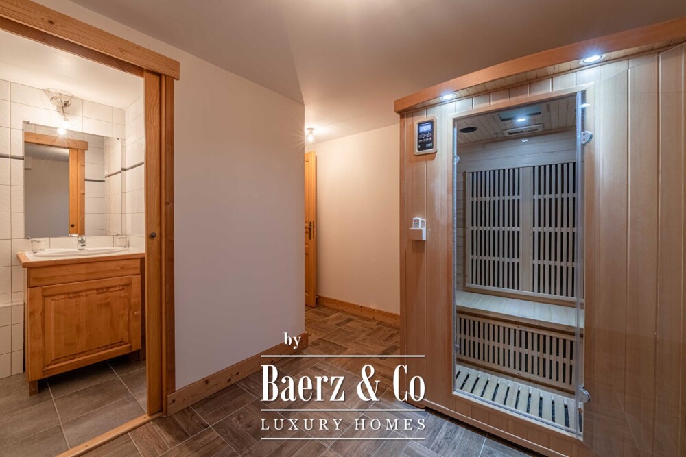 6-BEDROOM CHALET - IN THE HEART OF THE TINES VILLAGE image