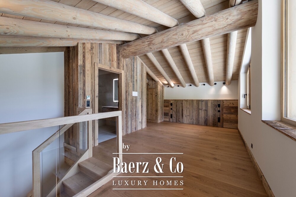 5-BEDROOM CHALET WITH EXCEPTIONAL VIEW image