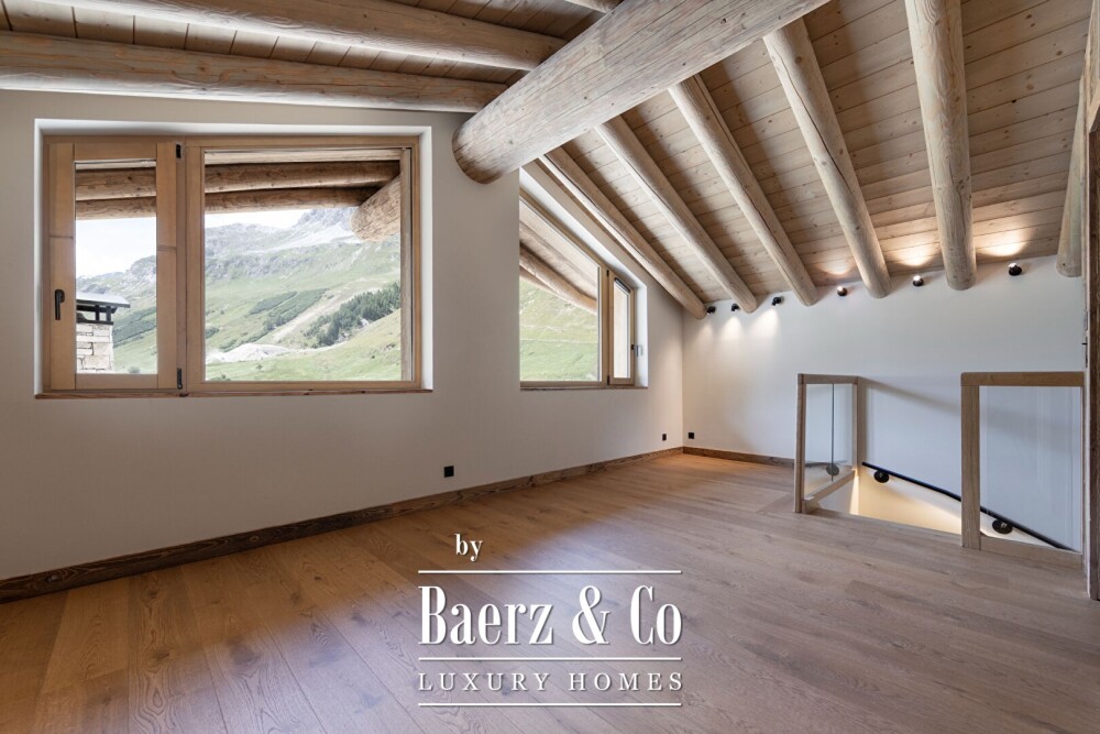 5-BEDROOM CHALET WITH EXCEPTIONAL VIEW image