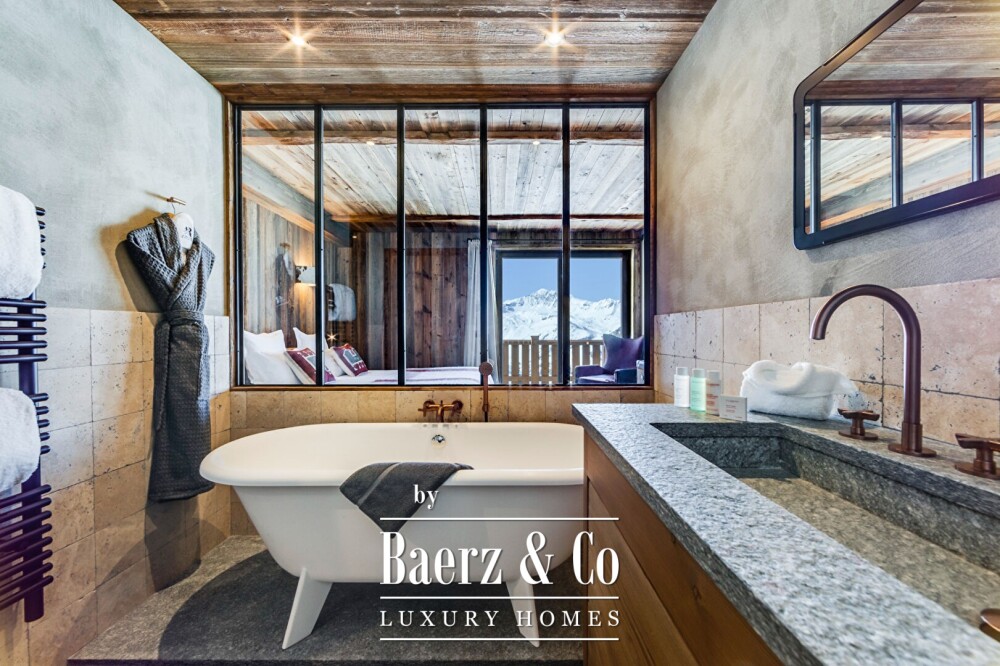 New 3-bedroom penthouse - Close to town centre and slopes image