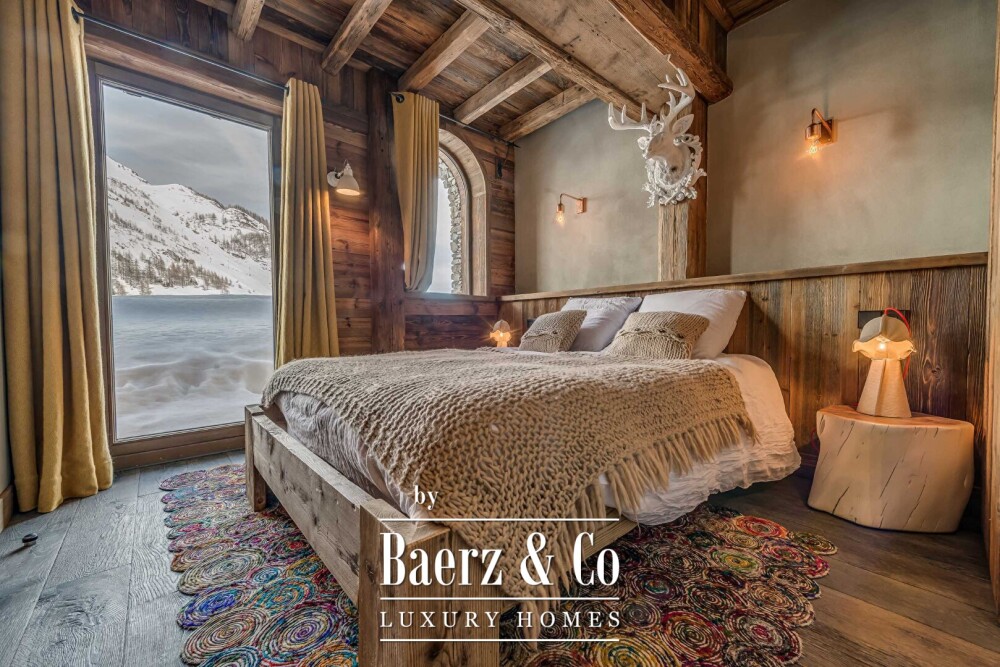 New 3-bedroom penthouse - Close to town centre and slopes image