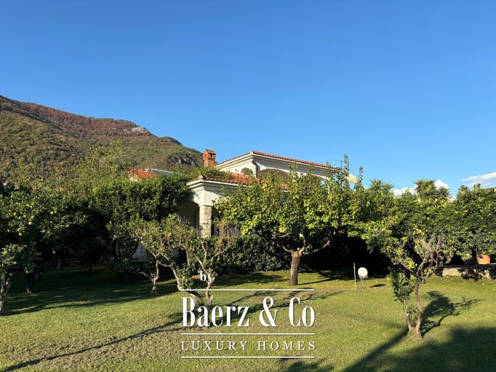 Villa in Herceg Novi Near the Yacht Marina image