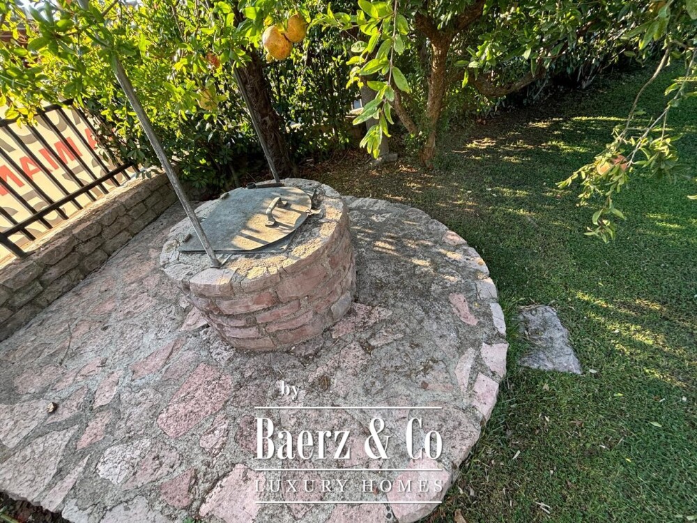 Villa in Herceg Novi Near the Yacht Marina image