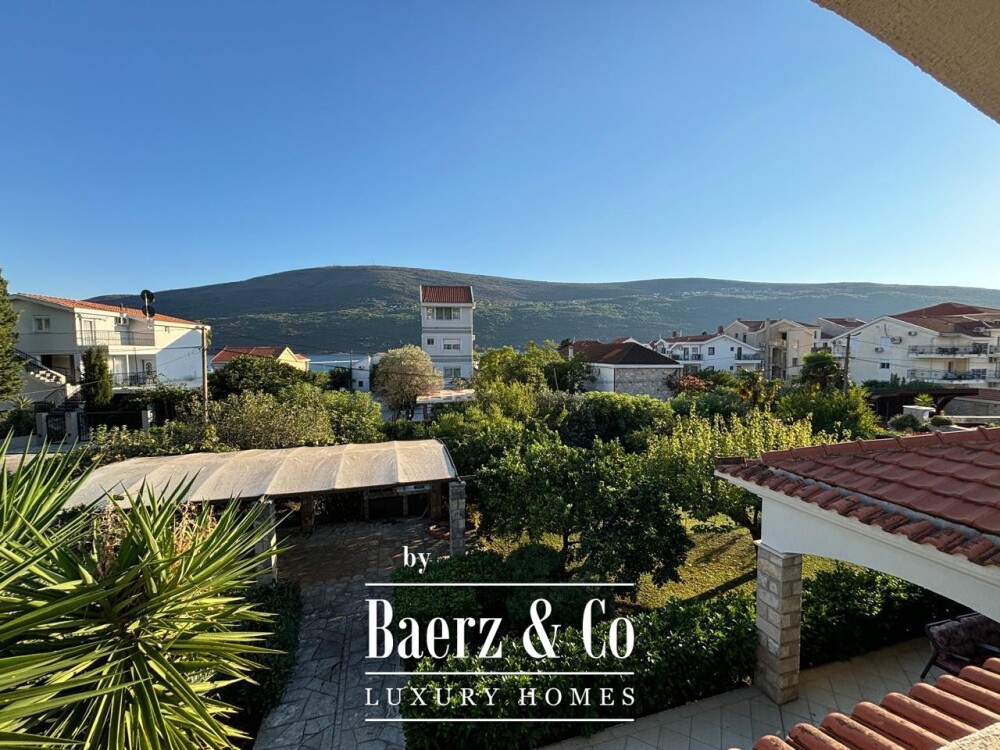 Villa in Herceg Novi Near the Yacht Marina image