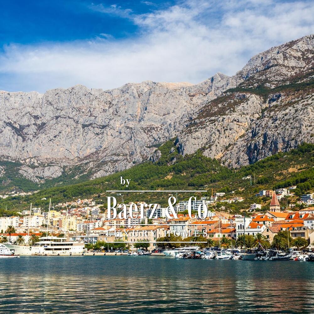 Makarska, Kačić Square, historic house with residential, tourist accommodation and commercial spaces image