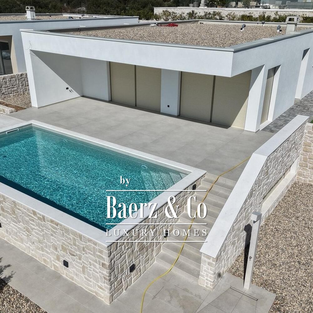 Primošten, villa with a pool and sea view, 261,45 m² image
