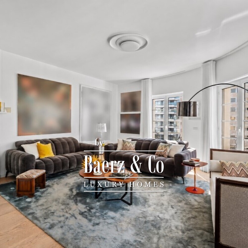 Four-bedroom apartment with a balcony and five-car garage on Avenida da República image