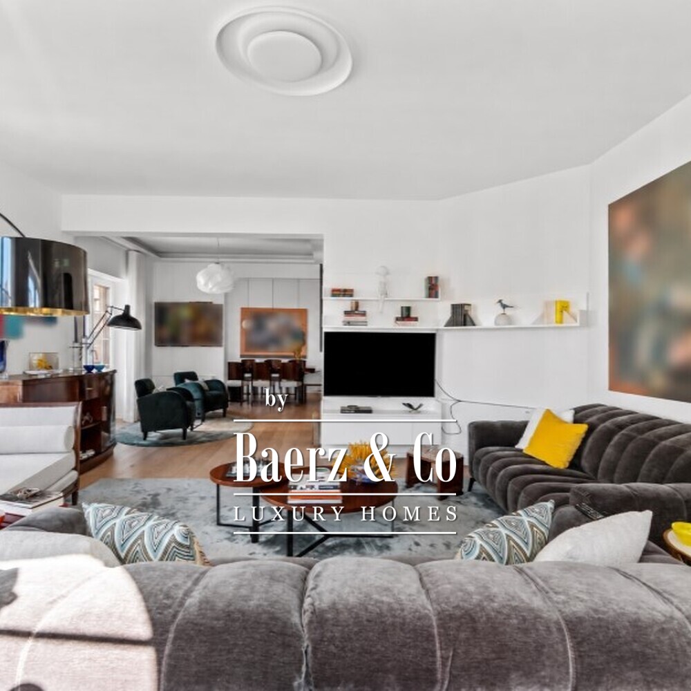 Four-bedroom apartment with a balcony and five-car garage on Avenida da República image