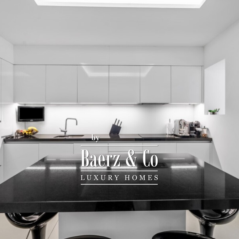 Four-bedroom apartment with a balcony and five-car garage on Avenida da República image