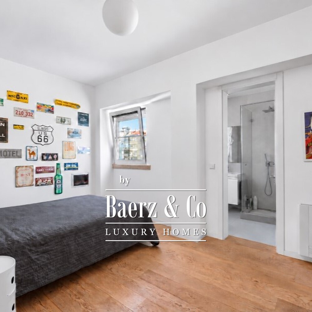 Four-bedroom apartment with a balcony and five-car garage on Avenida da República image