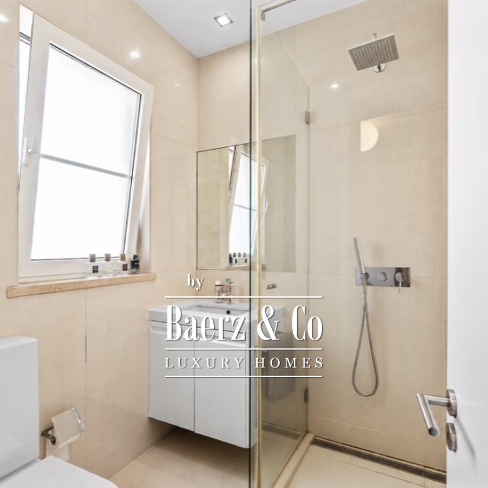 Four-bedroom apartment with a balcony and five-car garage on Avenida da República image