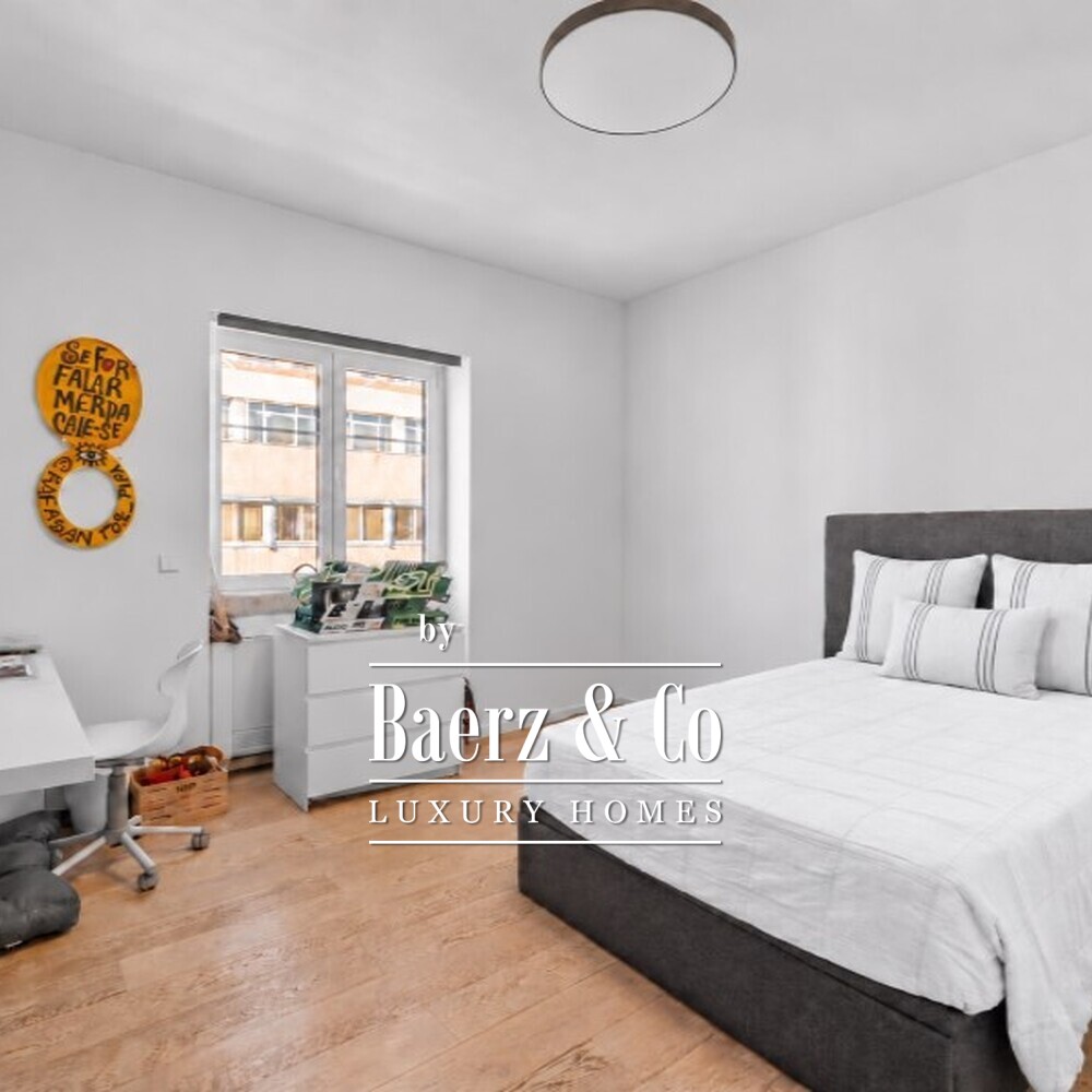 Four-bedroom apartment with a balcony and five-car garage on Avenida da República image