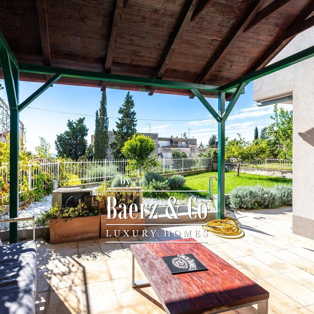 Split, Meje - Luxurious Three-Bedroom Apartment with Sea View and Garden image
