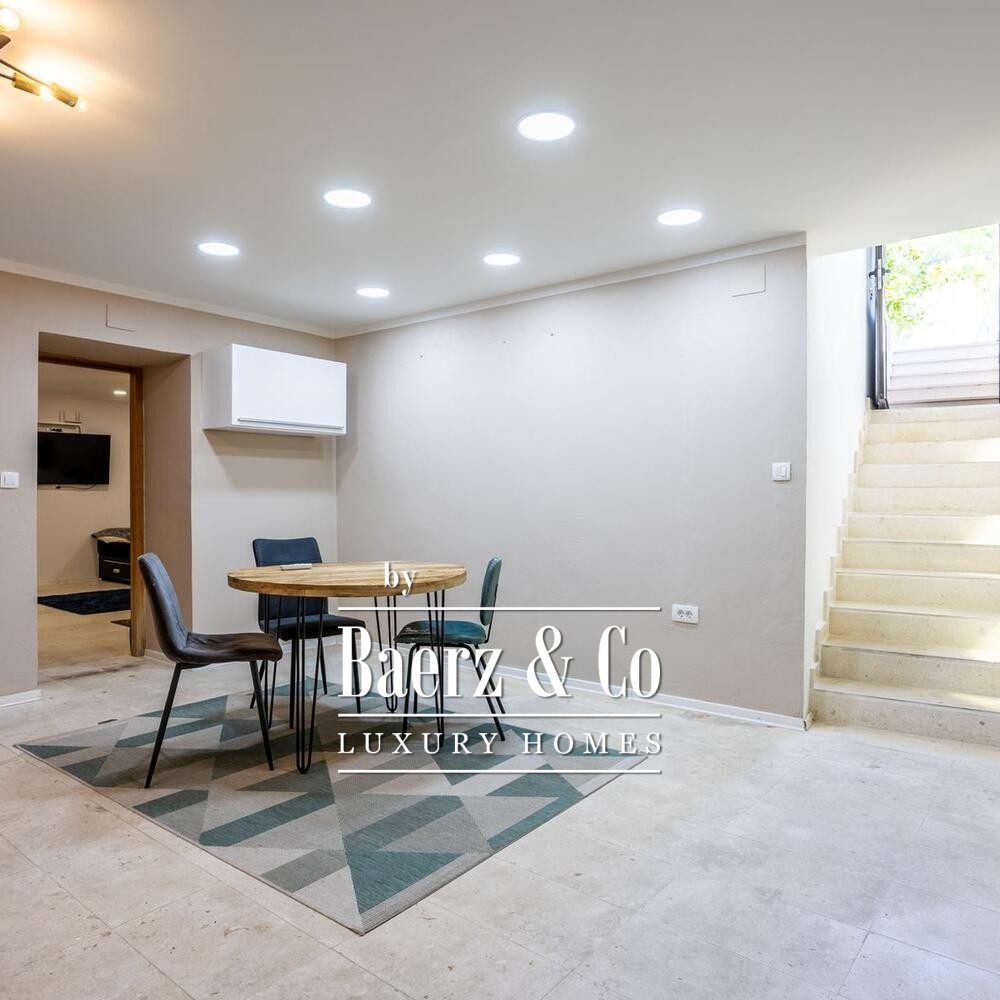 Split, Meje - Luxurious Three-Bedroom Apartment with Sea View and Garden image