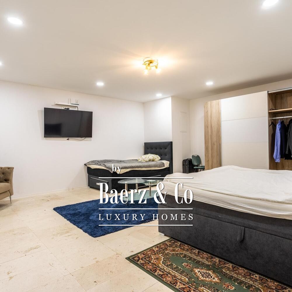 Split, Meje - Luxurious Three-Bedroom Apartment with Sea View and Garden image