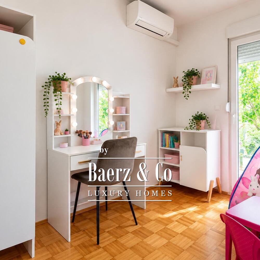 Split, Meje - Luxurious Three-Bedroom Apartment with Sea View and Garden image