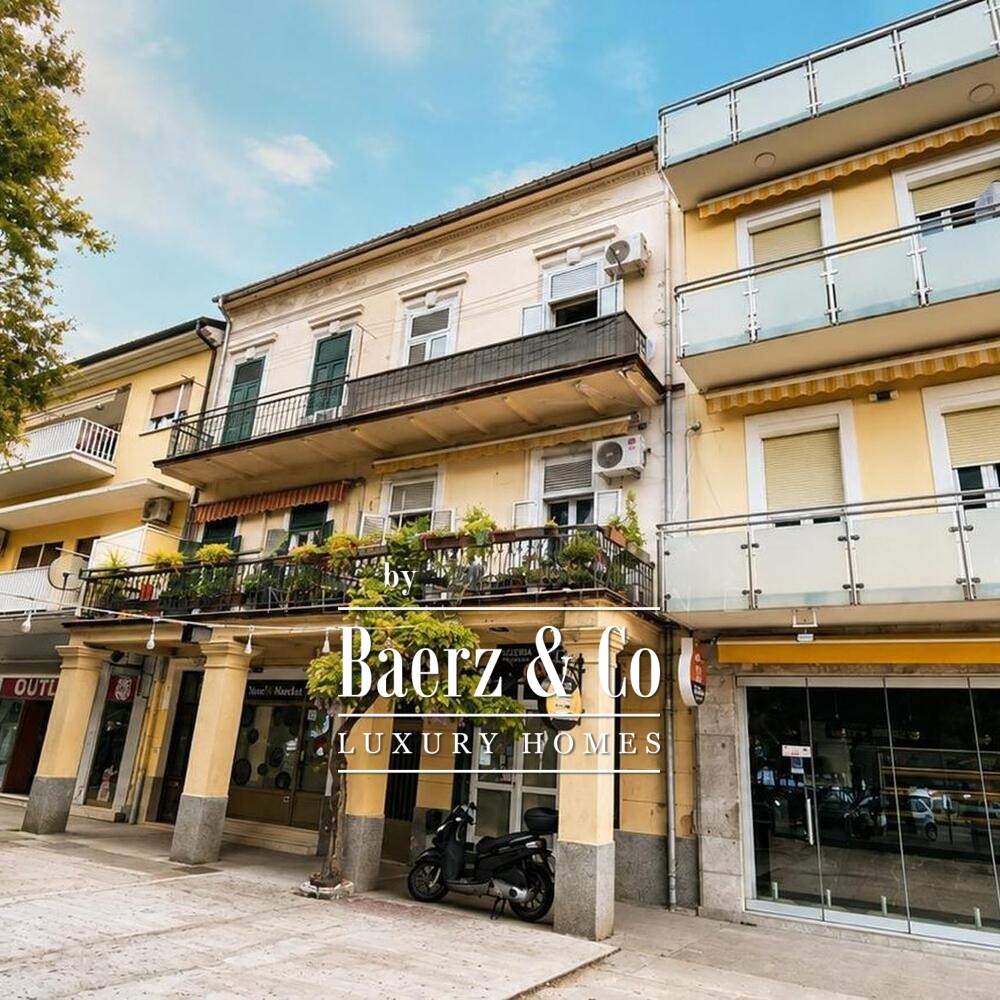 Crikvenica, three storey house on the promenade with two separate entrances, first row to the sea. image