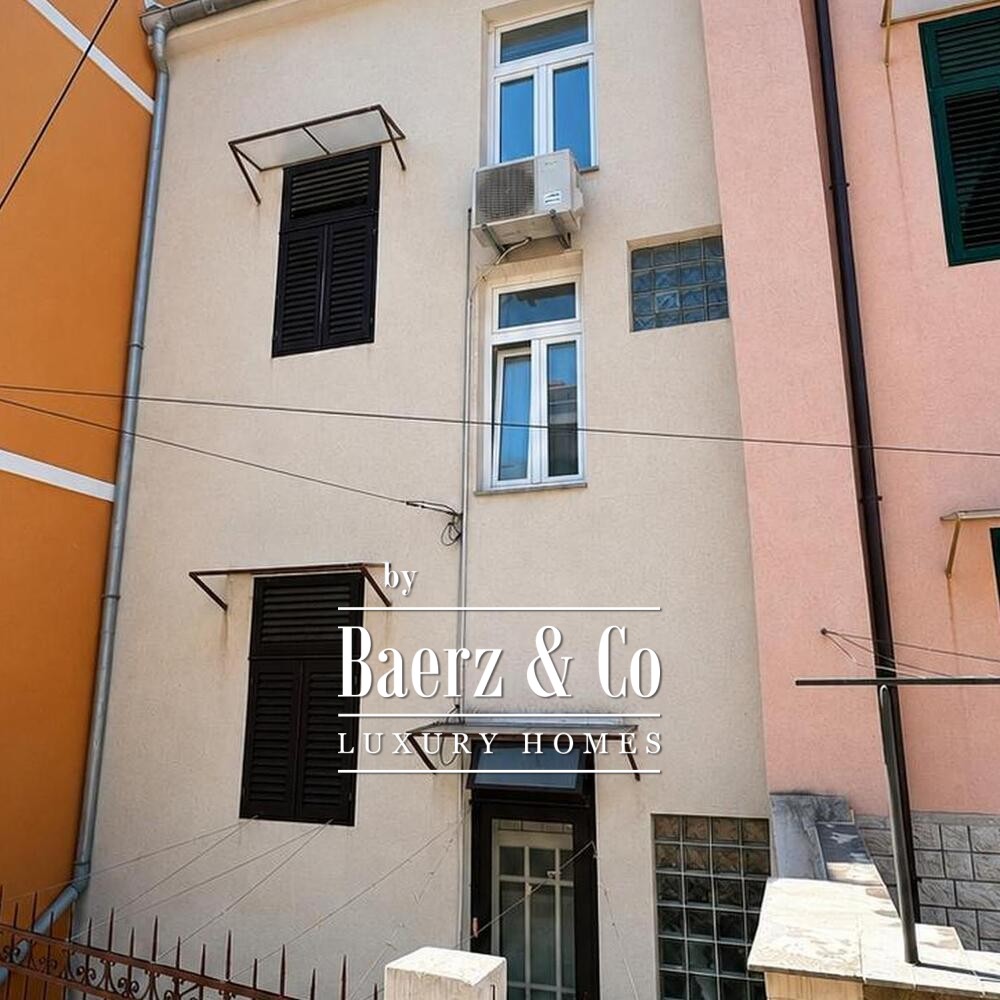Crikvenica, three storey house on the promenade with two separate entrances, first row to the sea. image