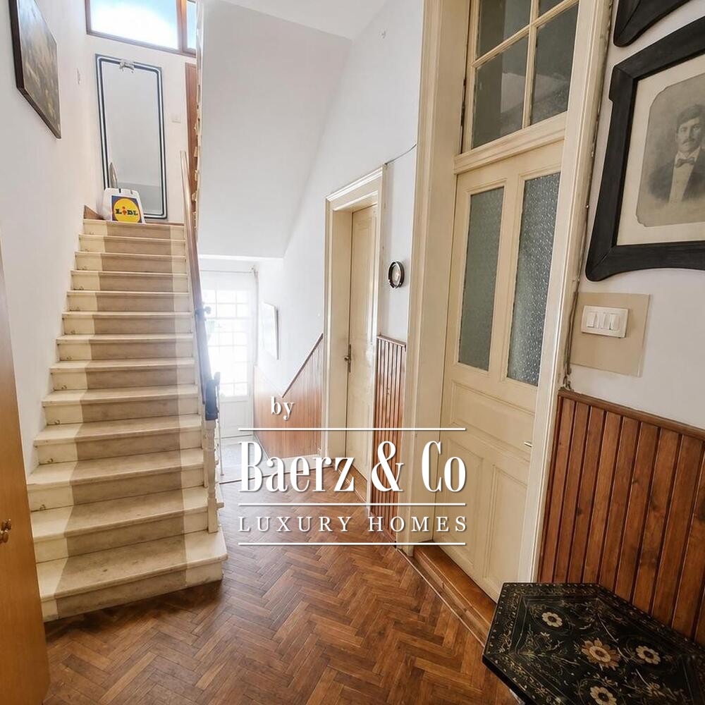 Crikvenica, three storey house on the promenade with two separate entrances, first row to the sea. image