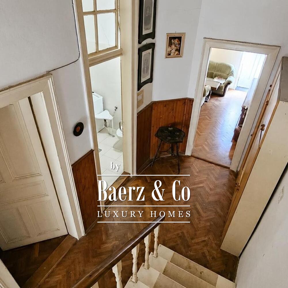 Crikvenica, three storey house on the promenade with two separate entrances, first row to the sea. image