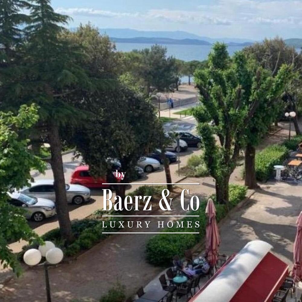 Crikvenica, three storey house on the promenade with two separate entrances, first row to the sea. image