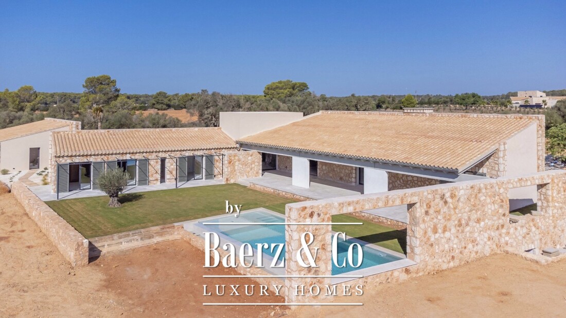 Colonia De Sant Jordi photo