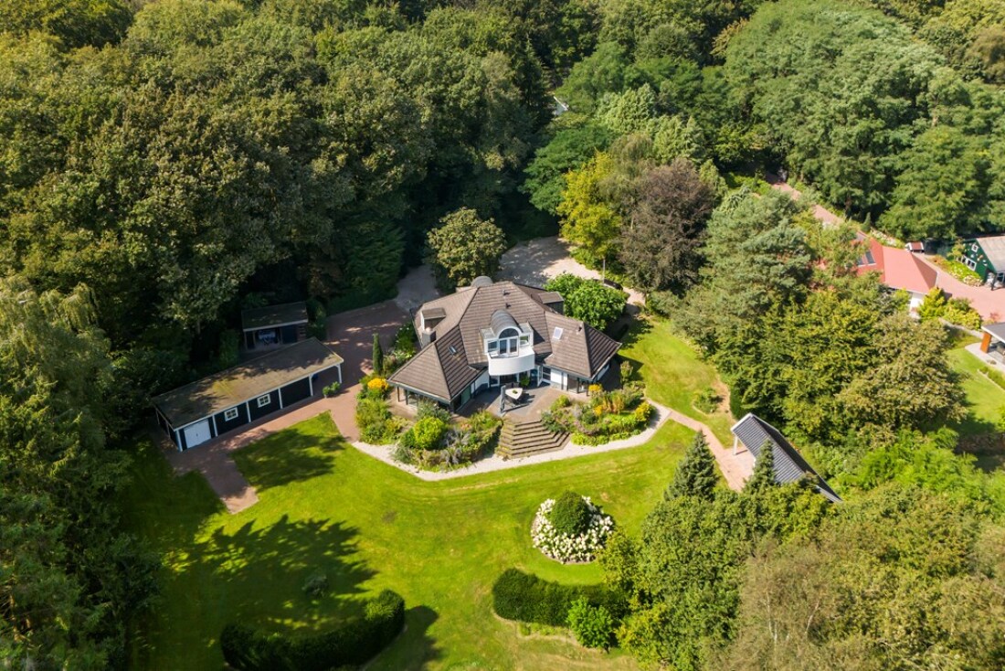 Beneden-Leeuwen photo
