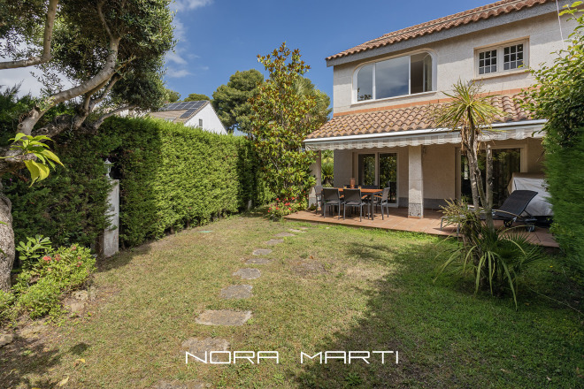 Torroella de Montgrí photo