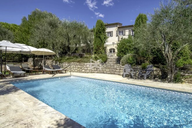 Roquefort-les-Pins photo