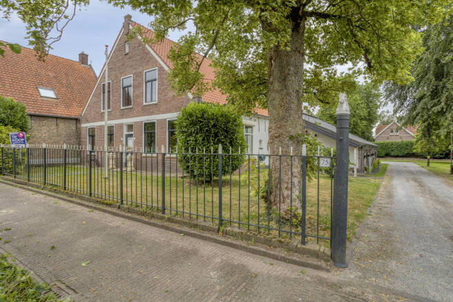 Almkerk photo