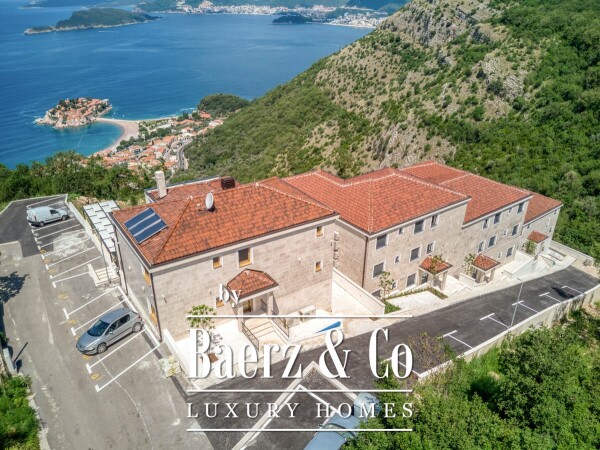 photo 5 Elegant Villa with Majestic Views, Pool, Gym & Sauna