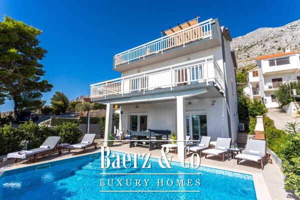 photo 1 Omiš riviera, great house with pool, second row from the sea
