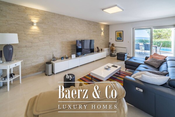 photo 106 Split, Čiovo, modern villa/boutique hotel with 8 apartments, first row to the sea