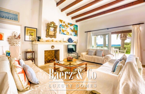 photo 12 IMPRESSIVE SEA-FRONT VILLA IN CALAN BLANES