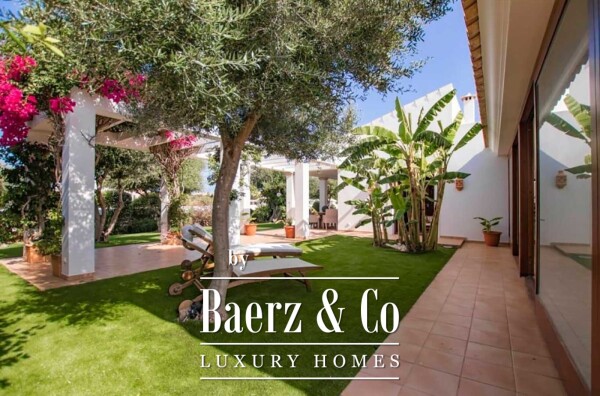 photo 6 VILLA WITH INTERIOR SWIMMING POOL IN SON BLANC