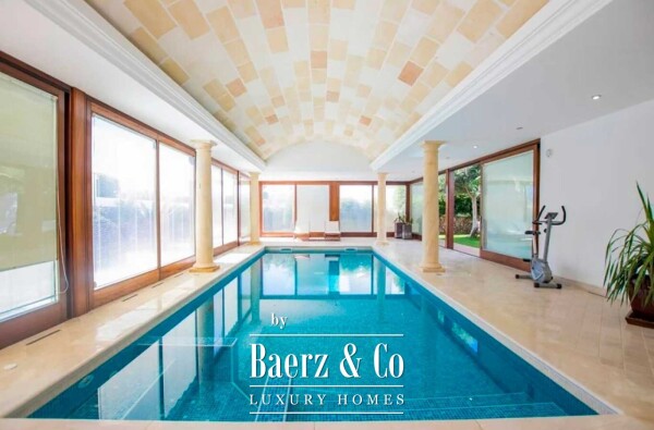 photo 1 VILLA WITH INTERIOR SWIMMING POOL IN SON BLANC