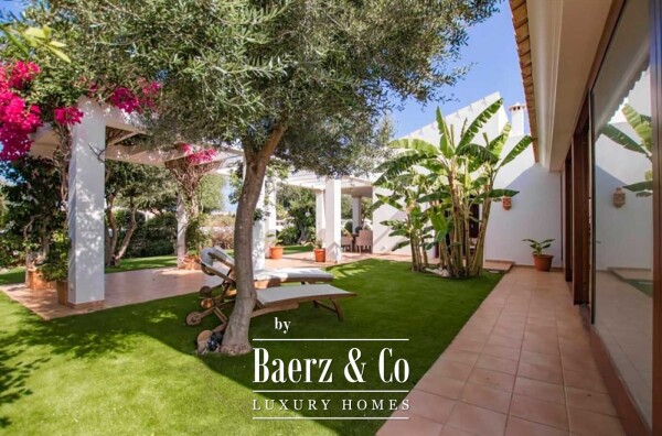 photo 6 VILLA WITH INTERIOR SWIMMING POOL IN SON BLANC