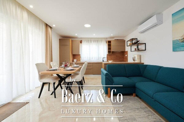 photo 5 Trogir, family house with three apartments near the center