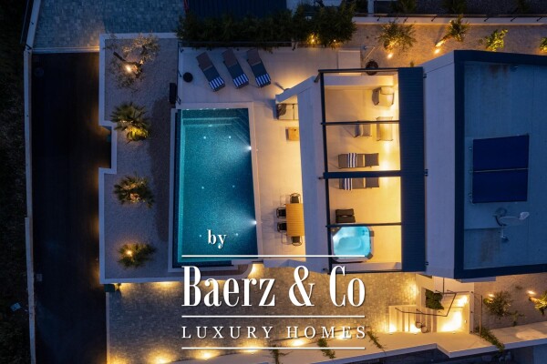 photo 2 Split, Podstrana, urban villa with swimming pool, sauna, jacuzzi and a garage