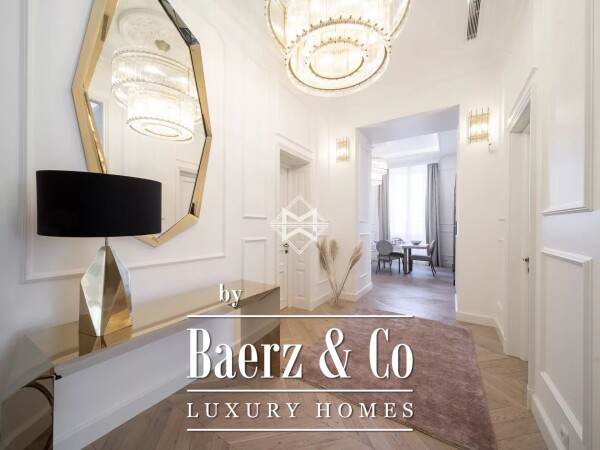 photo 3 Magnificent 2 bedroom apartment of 100 square meters in a beautiful Niçois building on the Cours Saleya.