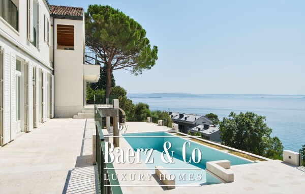 photo 1 LUXURIOUS COASTAL VILLA IN TRIESTE