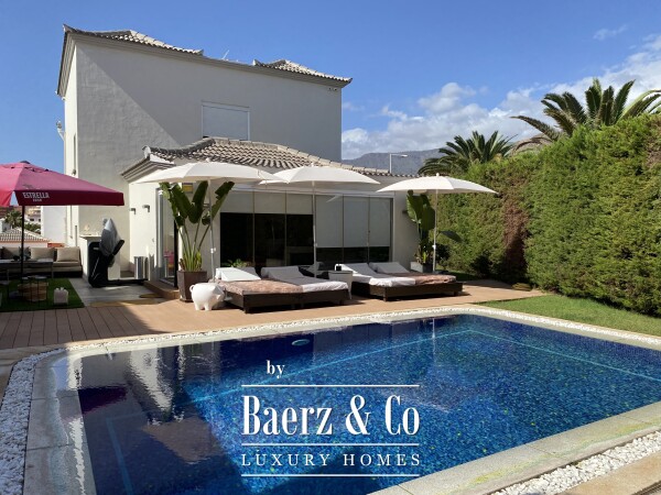 photo 1 Luxurious villa in central area Tenerife south